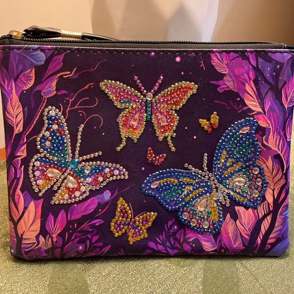 NWOT Diamond Art Wristlet